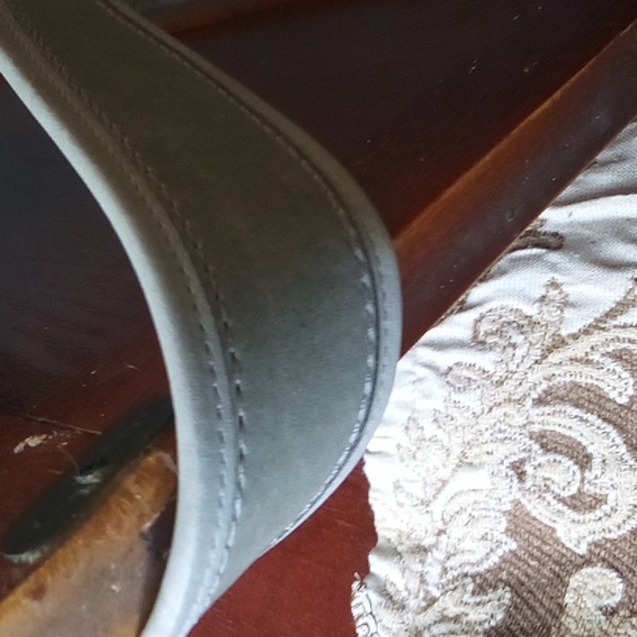 Coach leather shoulder bag in grey super cool chunky style meant to look distres - Picture 10 of 11